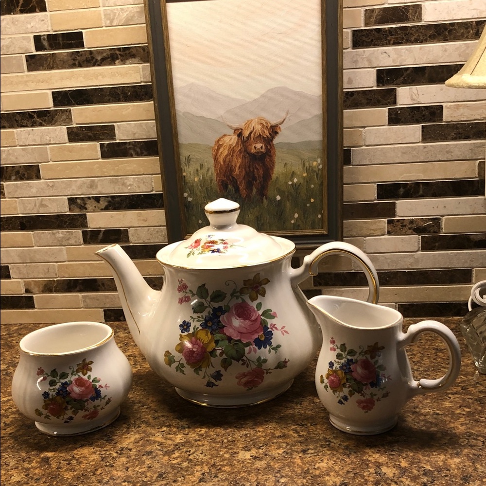 Sadler Floral Porcelain Tea Set - White with Pink Roses